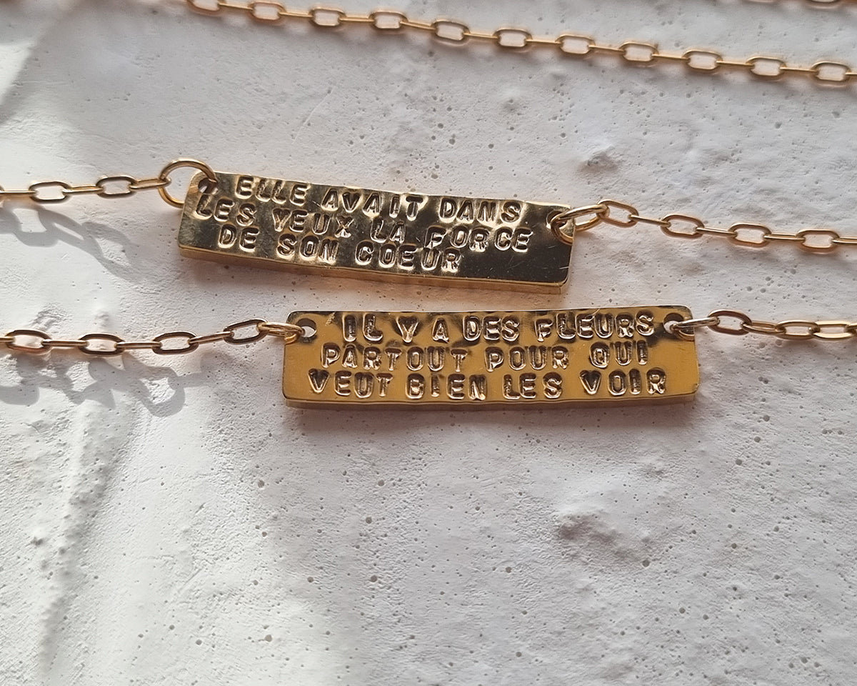 Inoxydable ✶ Collier barre gravé d'une longue CITATION - Or