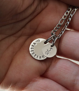 Mini Médaille 10 - Initiale + date - Atelier Pamalaka